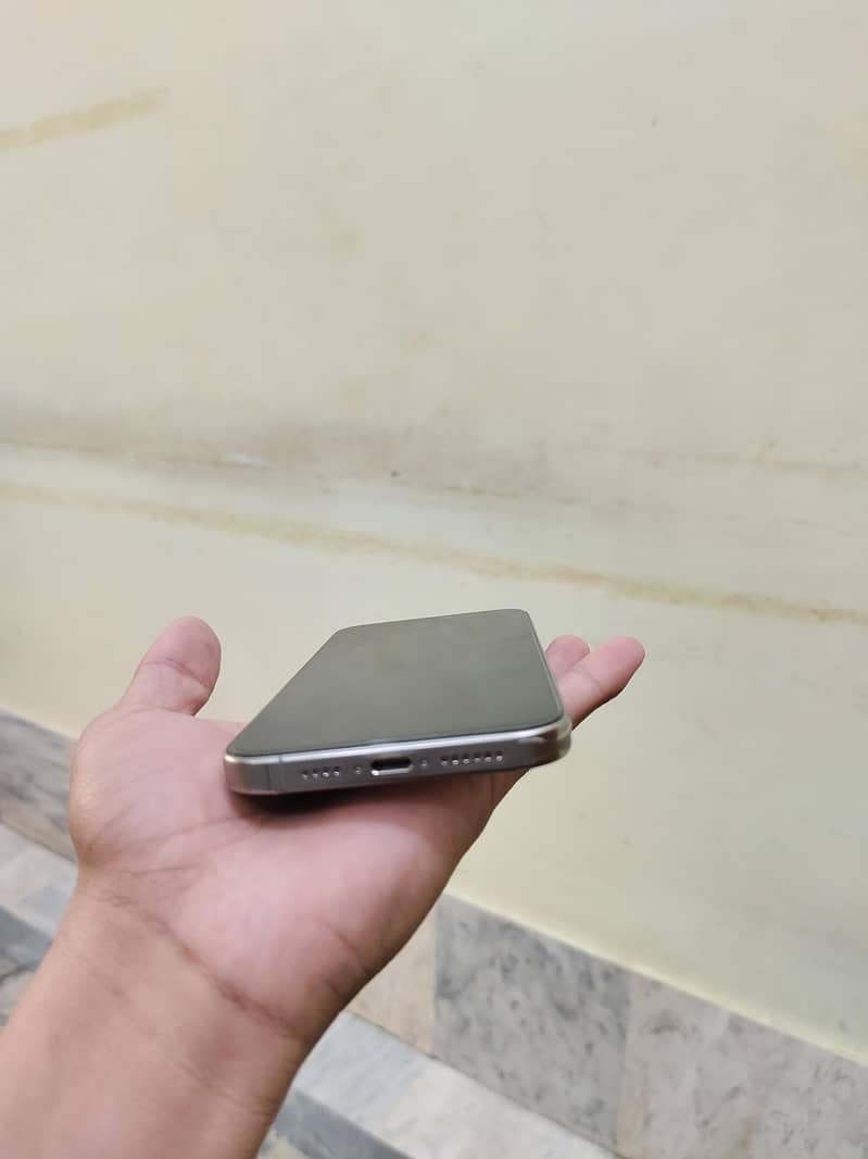 Apple iPhone 15 Pro Max 1