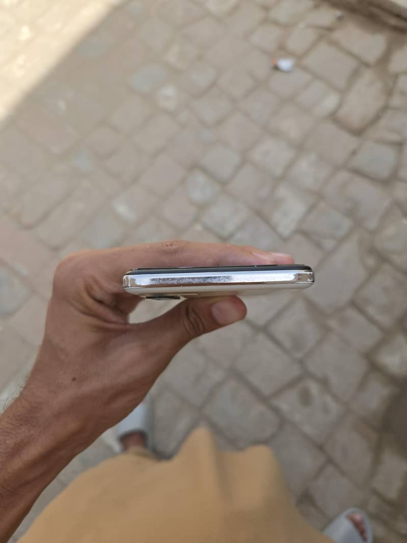 Tecno Camon 18P  8/128 4