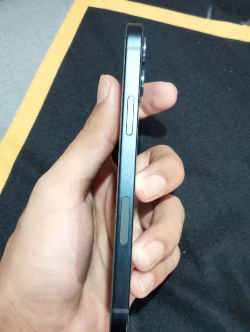 Apple iPhone 12 3