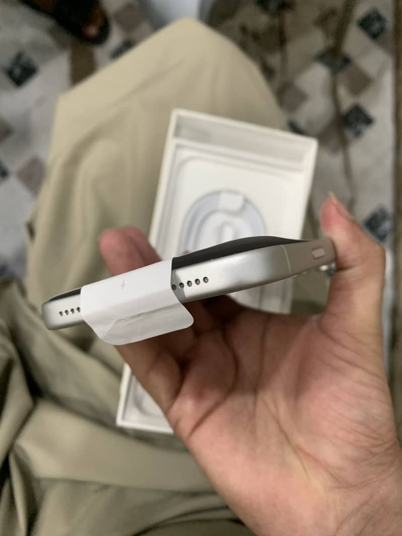 Apple iPhone 17 Pro Max 3