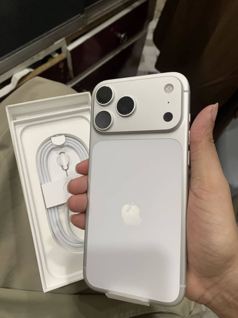 Apple iPhone 17 Pro Max 6