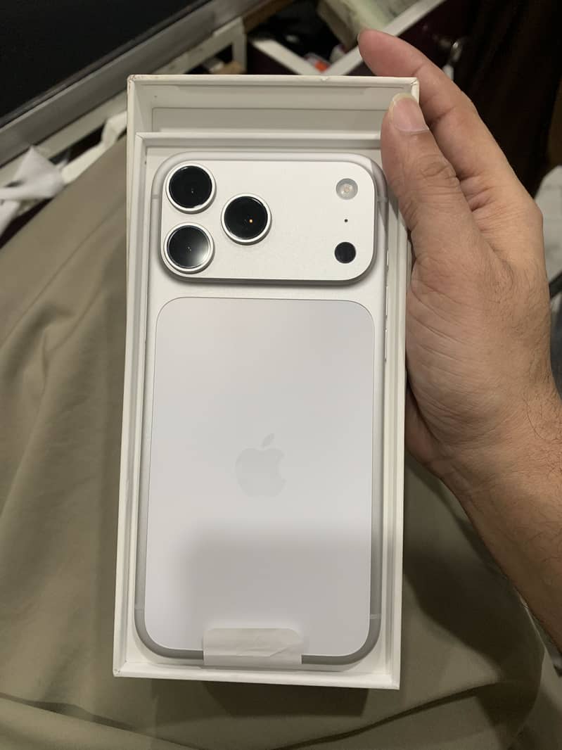 Apple iPhone 17 Pro Max 7