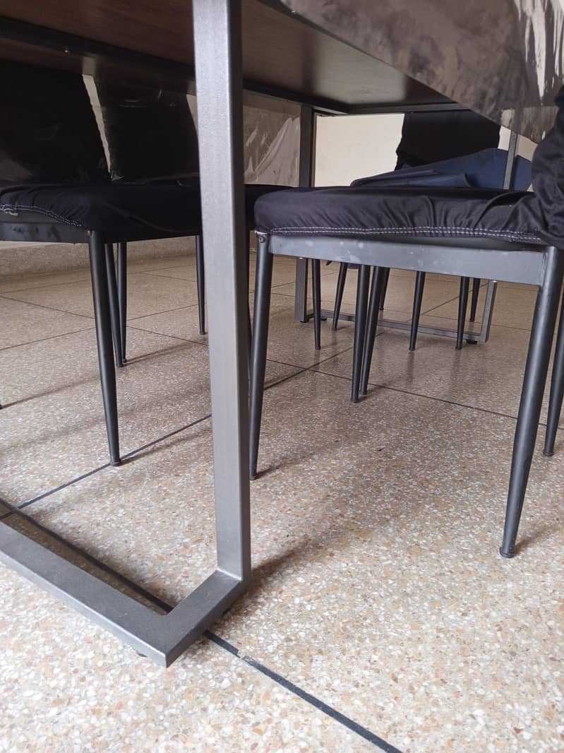 interwood dinning table with covers 3