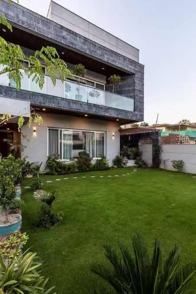 Beautiful Luxury 9 Bedrooms House Available For Rent In F-11 Prime VIP Location