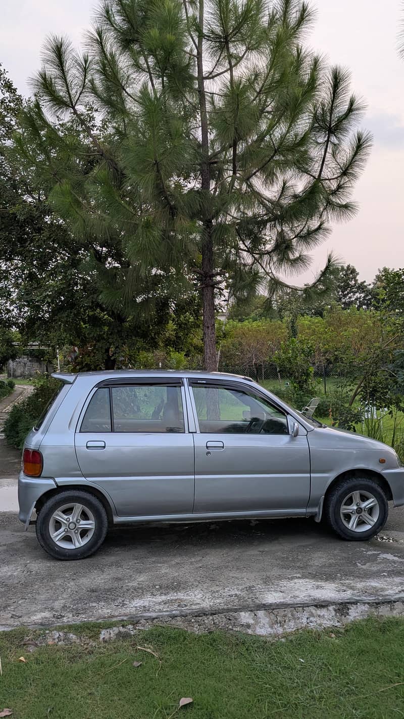 Daihatsu Cuore 2011 6