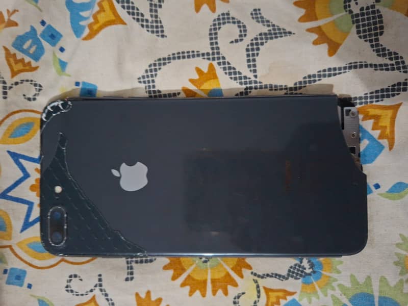 Apple iPhone 8 Plus 1
