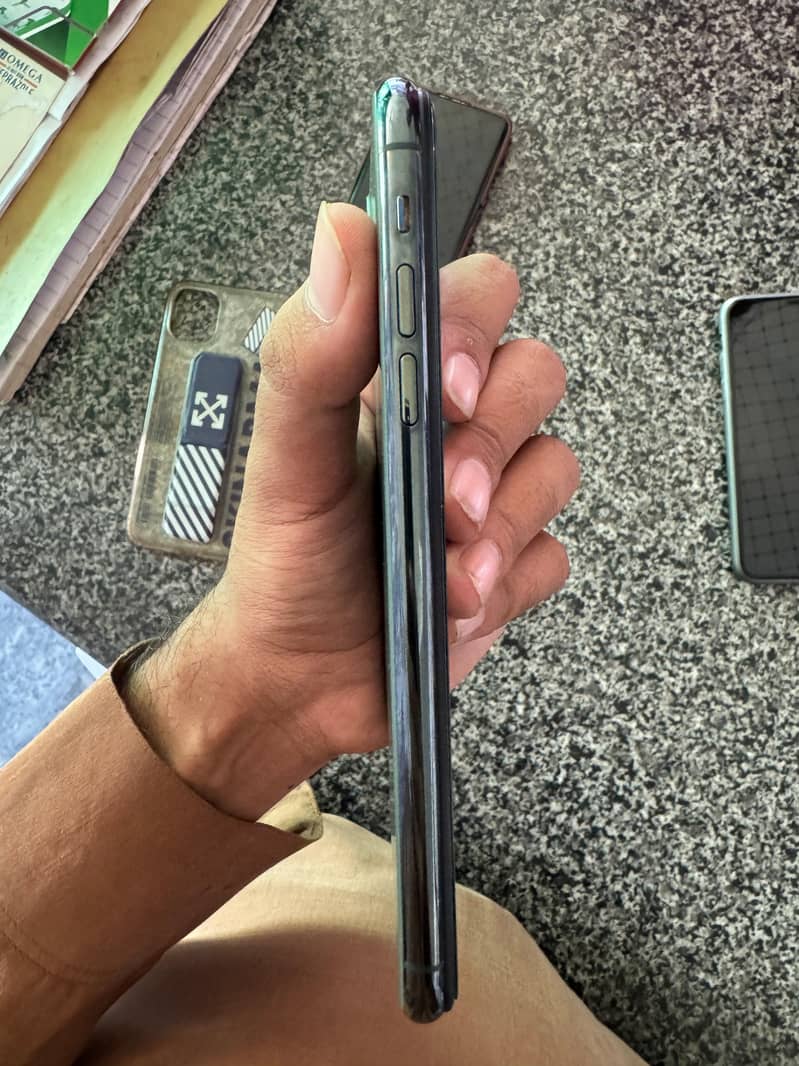 Apple iPhone 11 Pro Max 0