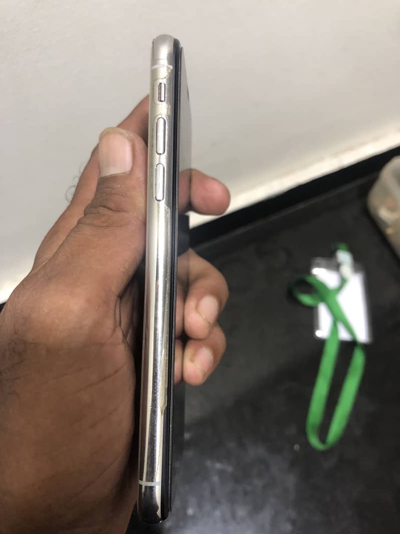 Apple iPhone XS 1
