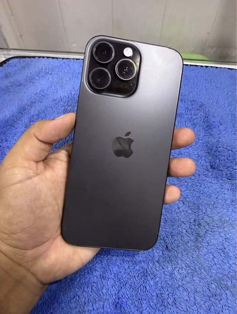 Apple iPhone 16 Pro Max 0
