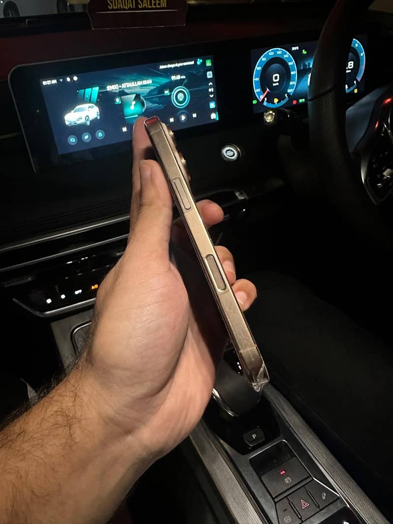 Apple iPhone 16 Pro 2