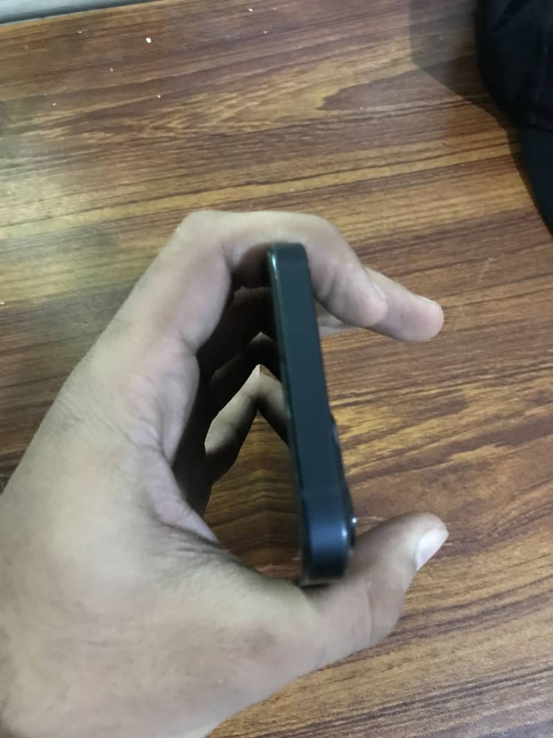 Apple iPhone 13 6