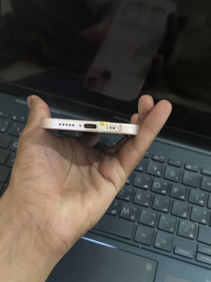 Apple iPhone 15 4