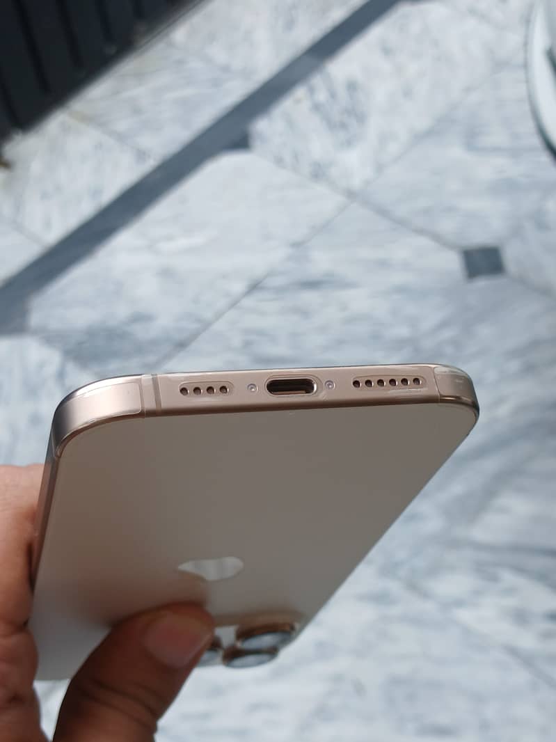 IPhone 16 Pro Max 6