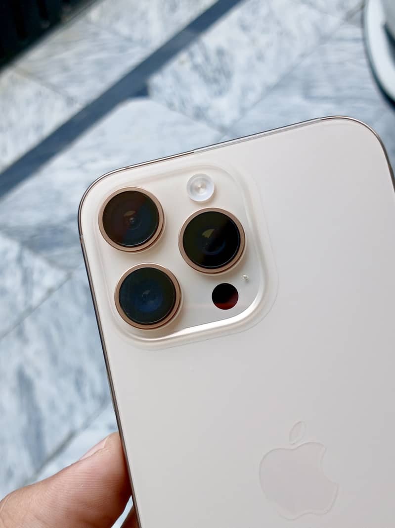 IPhone 16 Pro Max 9