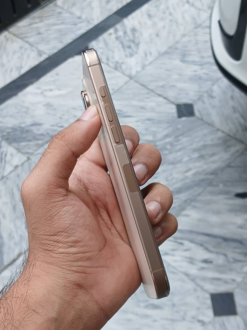 IPhone 16 Pro Max 11