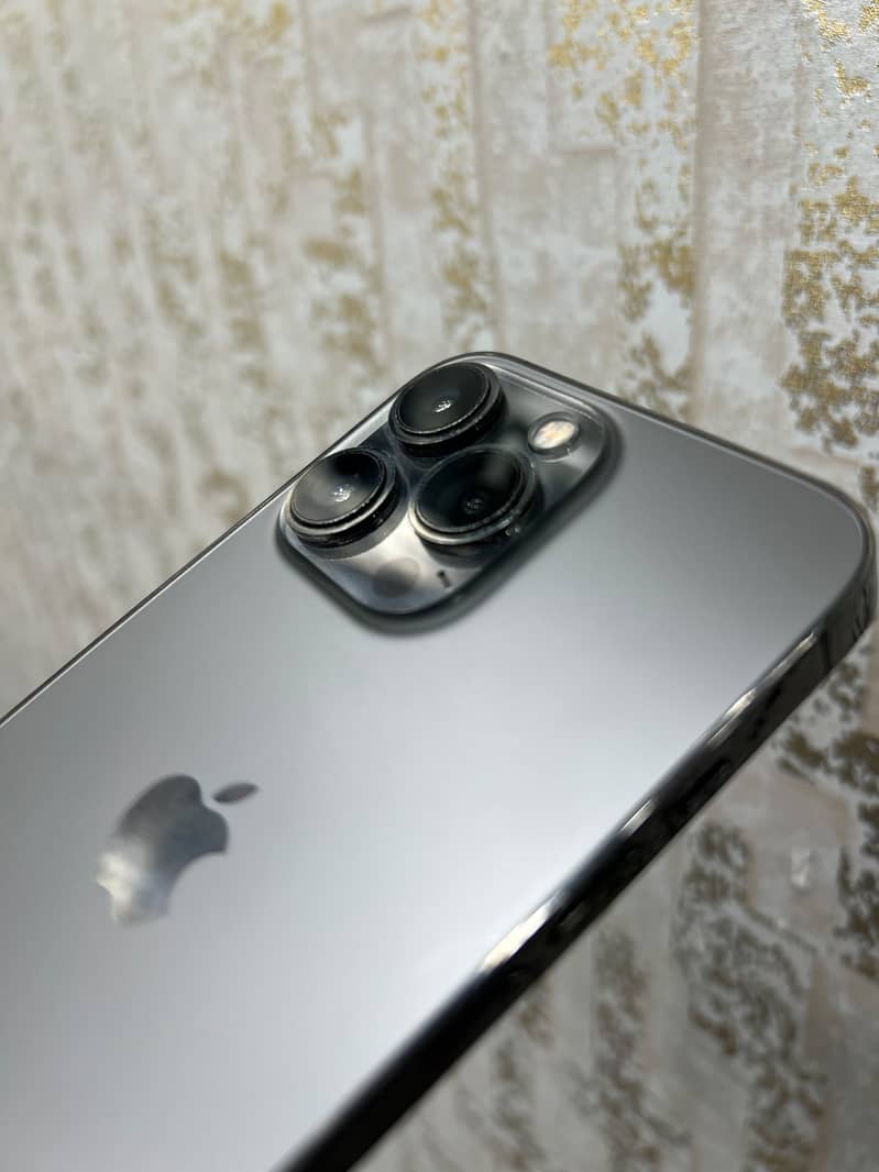 Apple iPhone 13 Pro 2