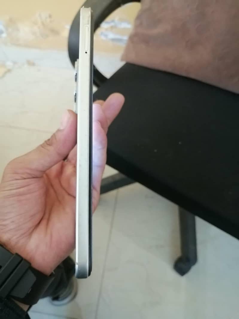 Infinix hot60i 4
