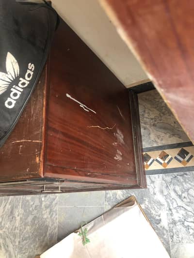 showcase for sale in good condition