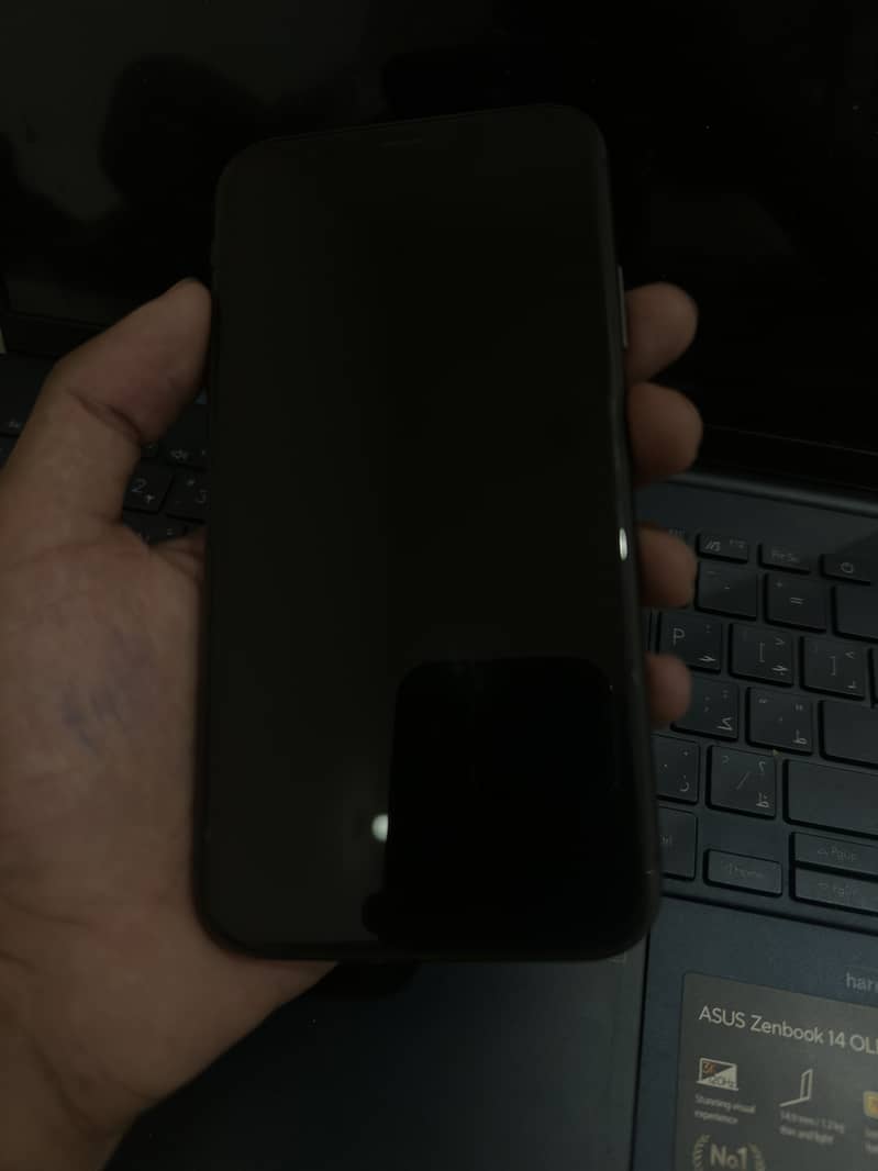 Apple iPhone 11 4