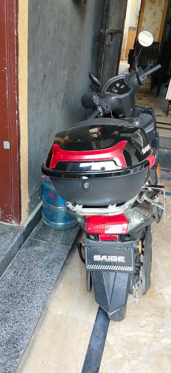 Saige E90 3