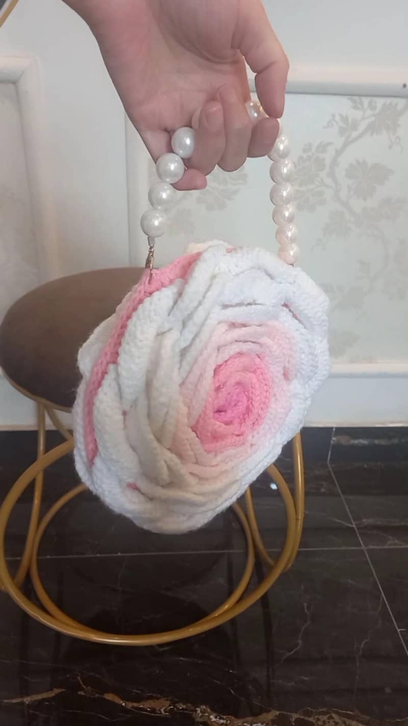 crocheted rose bag 0
