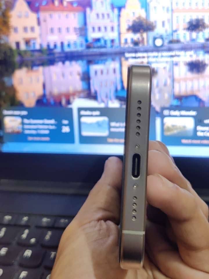 Apple iPhone 15 Pro Max 2
