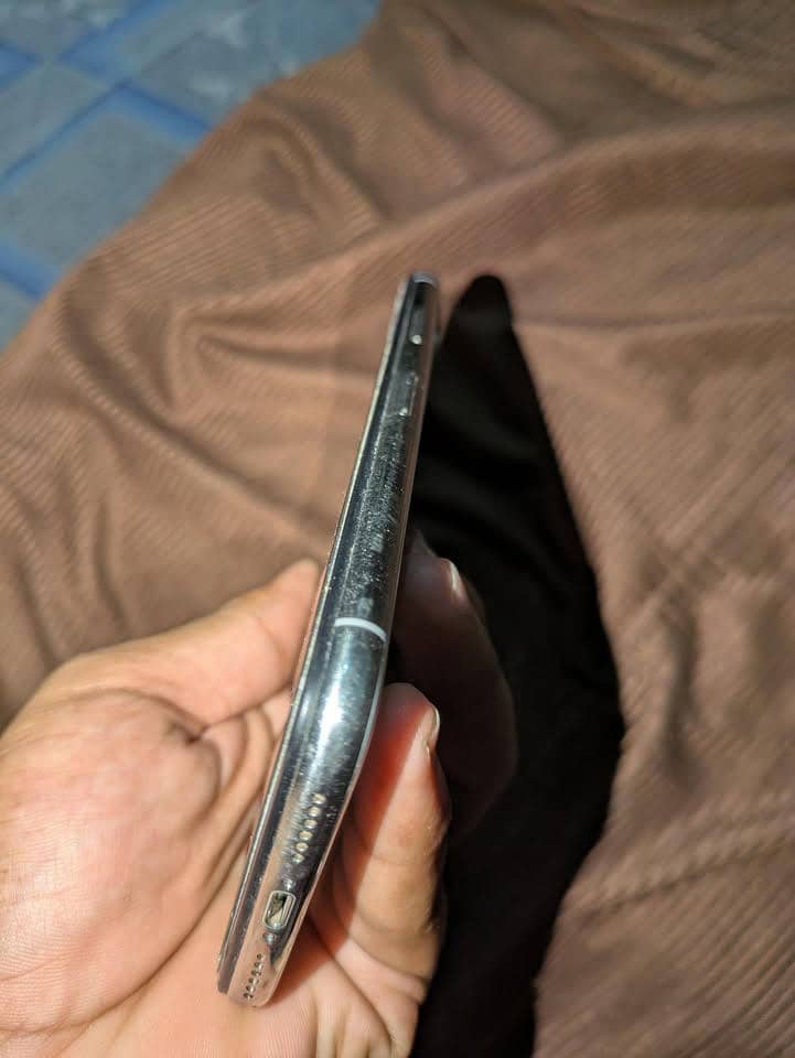 Apple iPhone XS 3