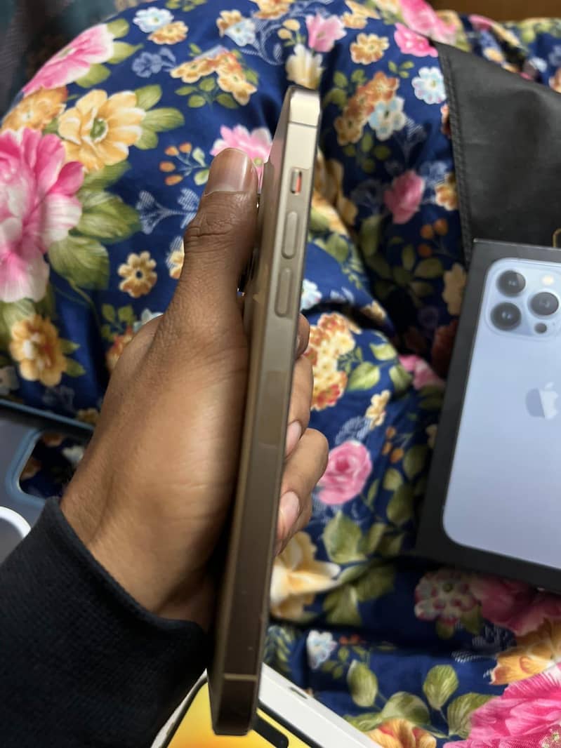 Apple iPhone 14 Pro Max 4
