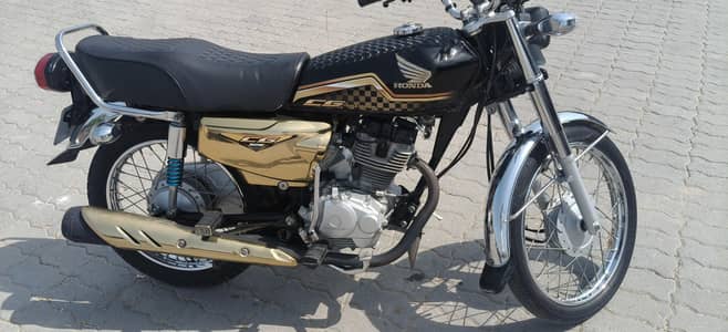 Honda 125 self golden black