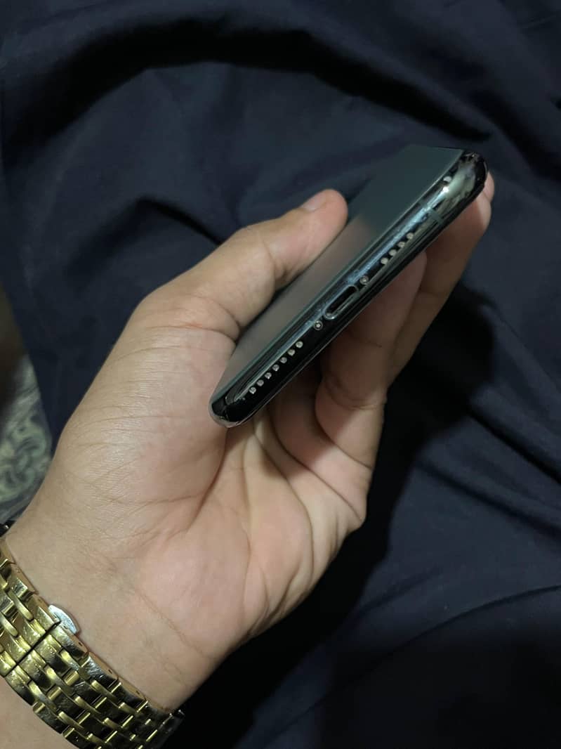 Apple iPhone 11 Pro Max 2
