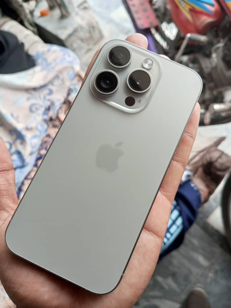 Apple iPhone 15 Pro 0