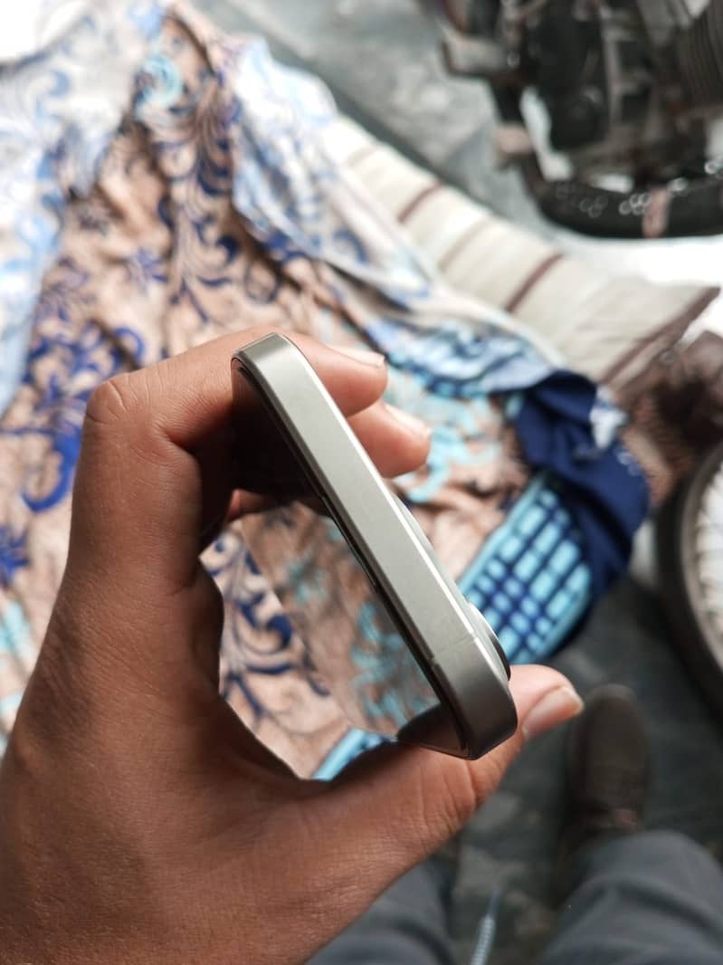 Apple iPhone 15 Pro 2