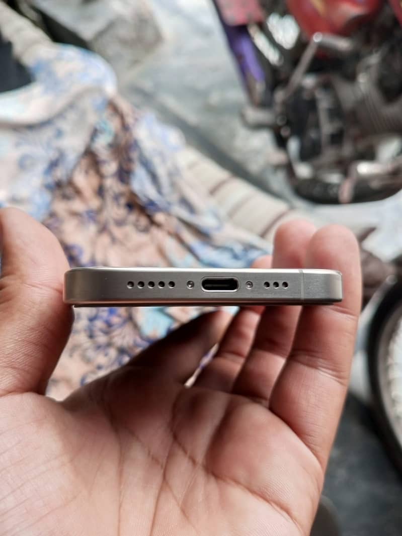 Apple iPhone 15 Pro 4