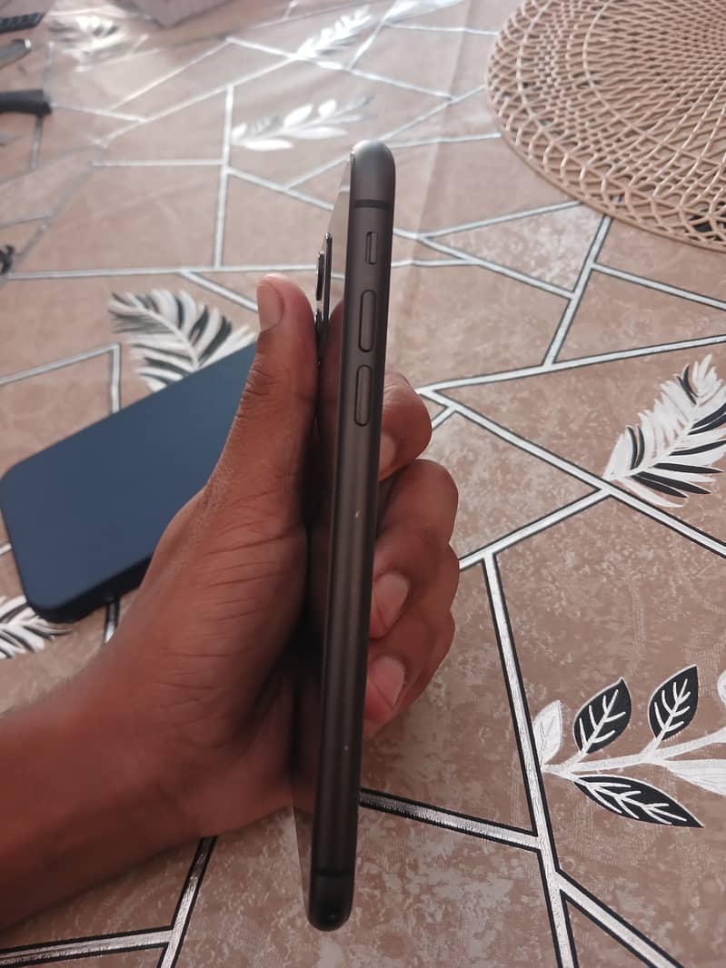 Apple iPhone 11 5
