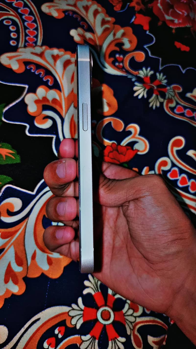 Apple iPhone 13 3