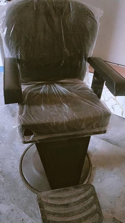 new saloon chairs hain sale krni hain with one trolley