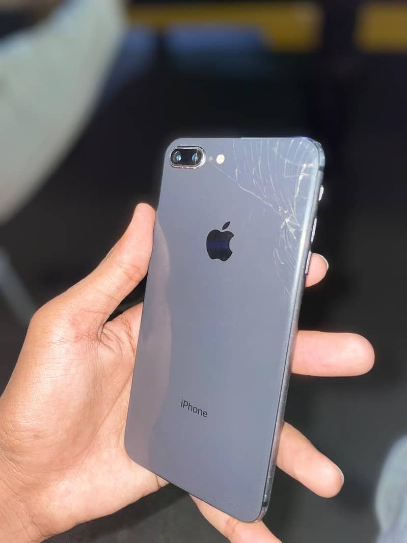 Apple iPhone 8 Plus 4