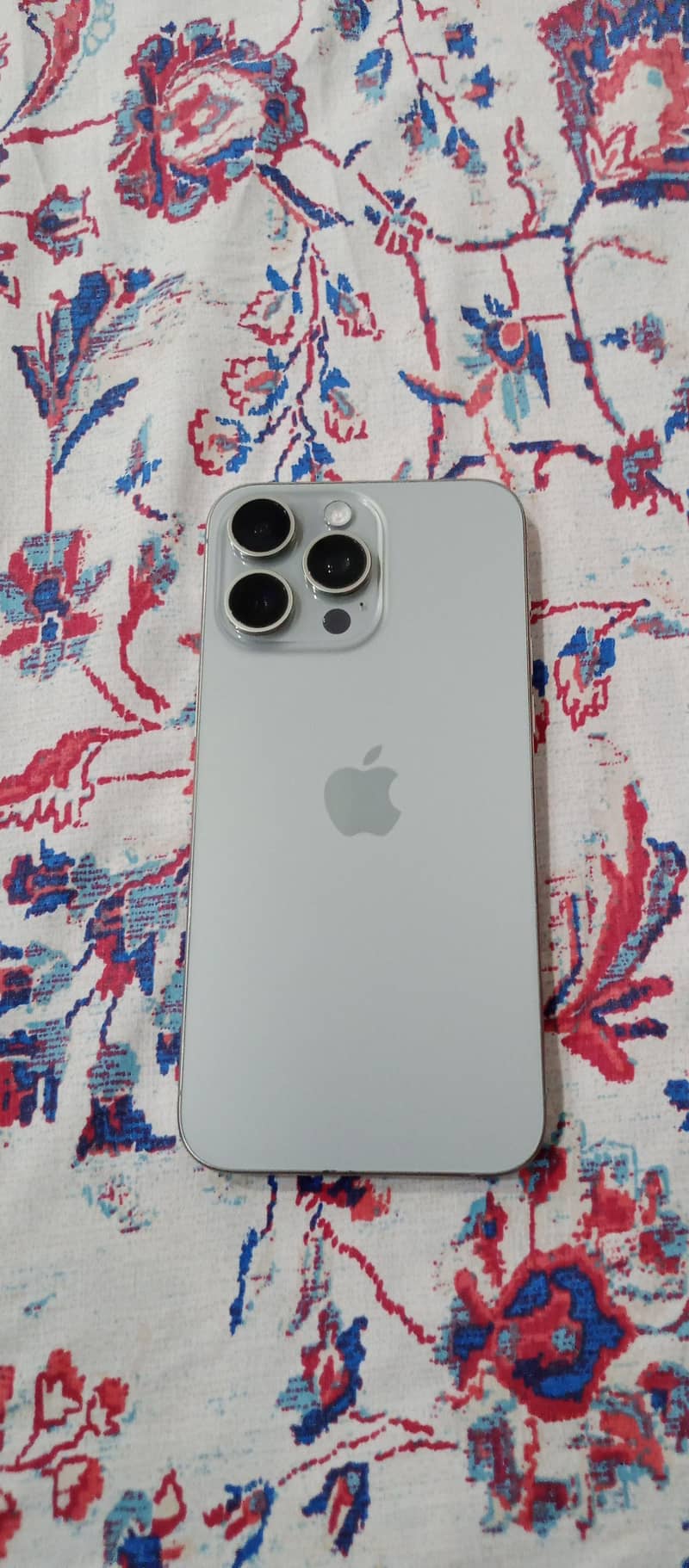 Apple iPhone 15 Pro Max  jv. . . 5