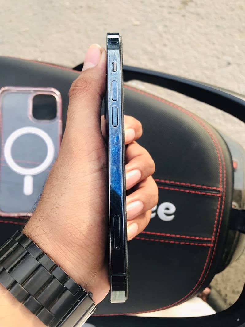 Apple iPhone 12 Pro 2