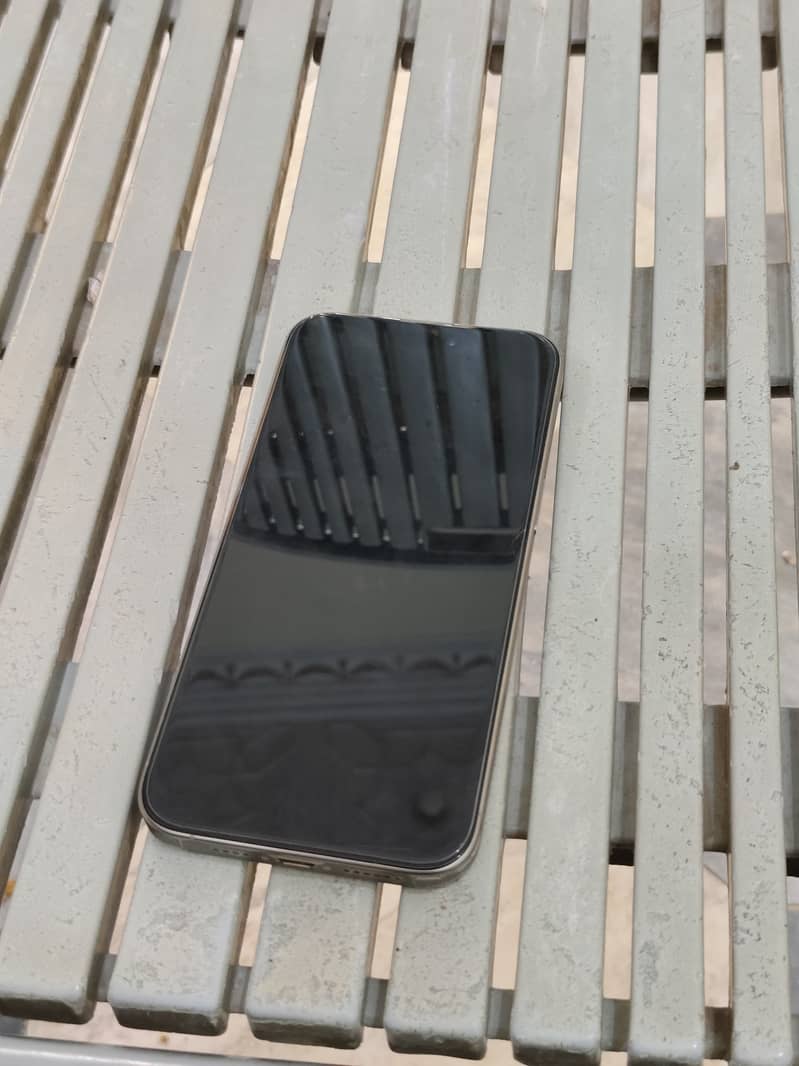 iPhone 15 Pro Max 3