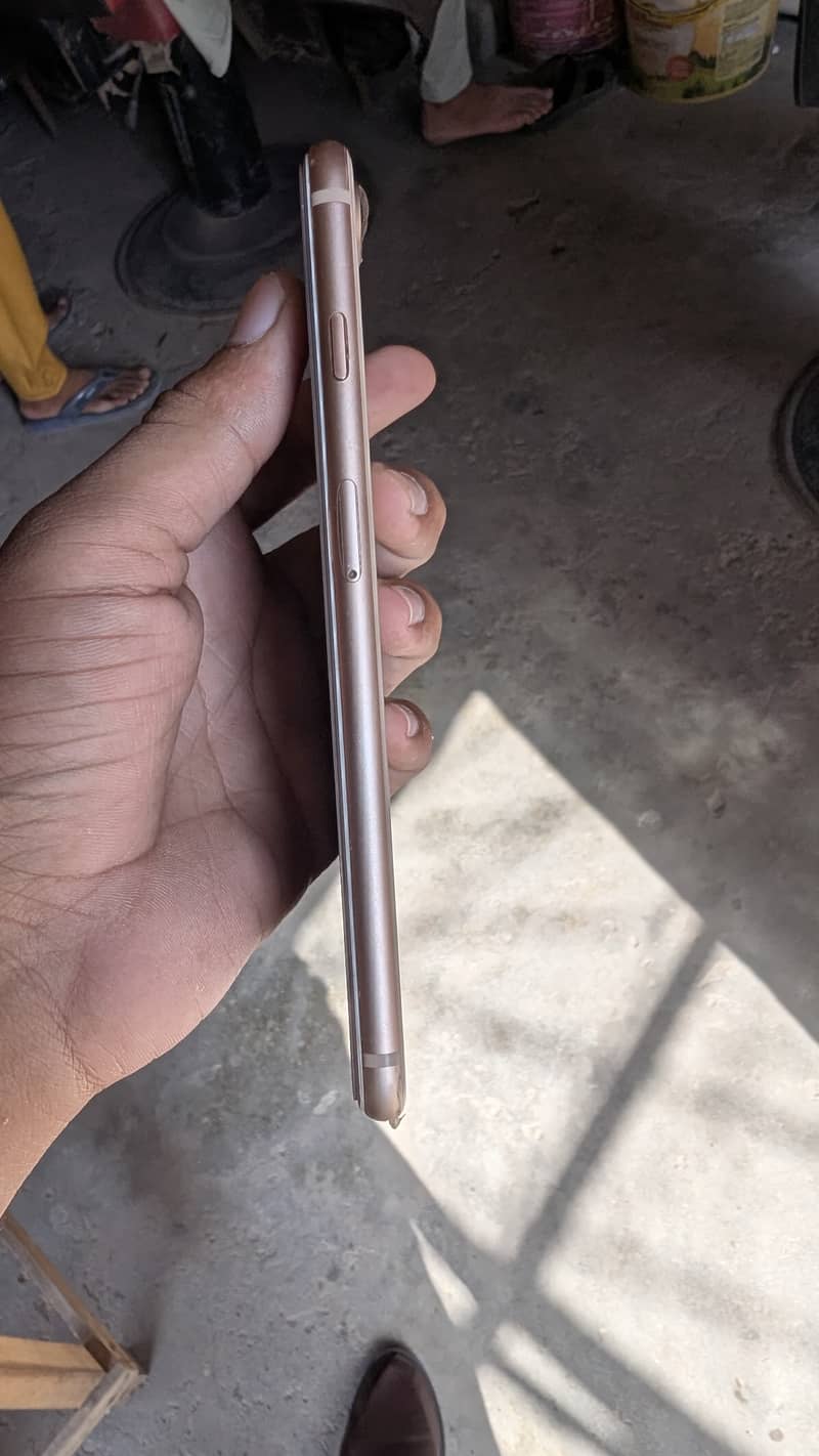 Apple iPhone 8 Plus 1