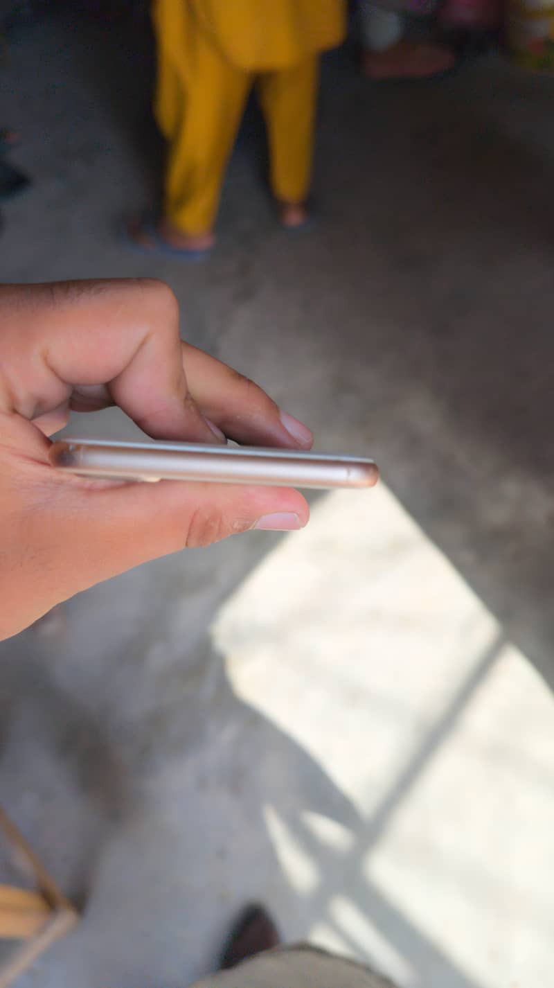 Apple iPhone 8 Plus 3