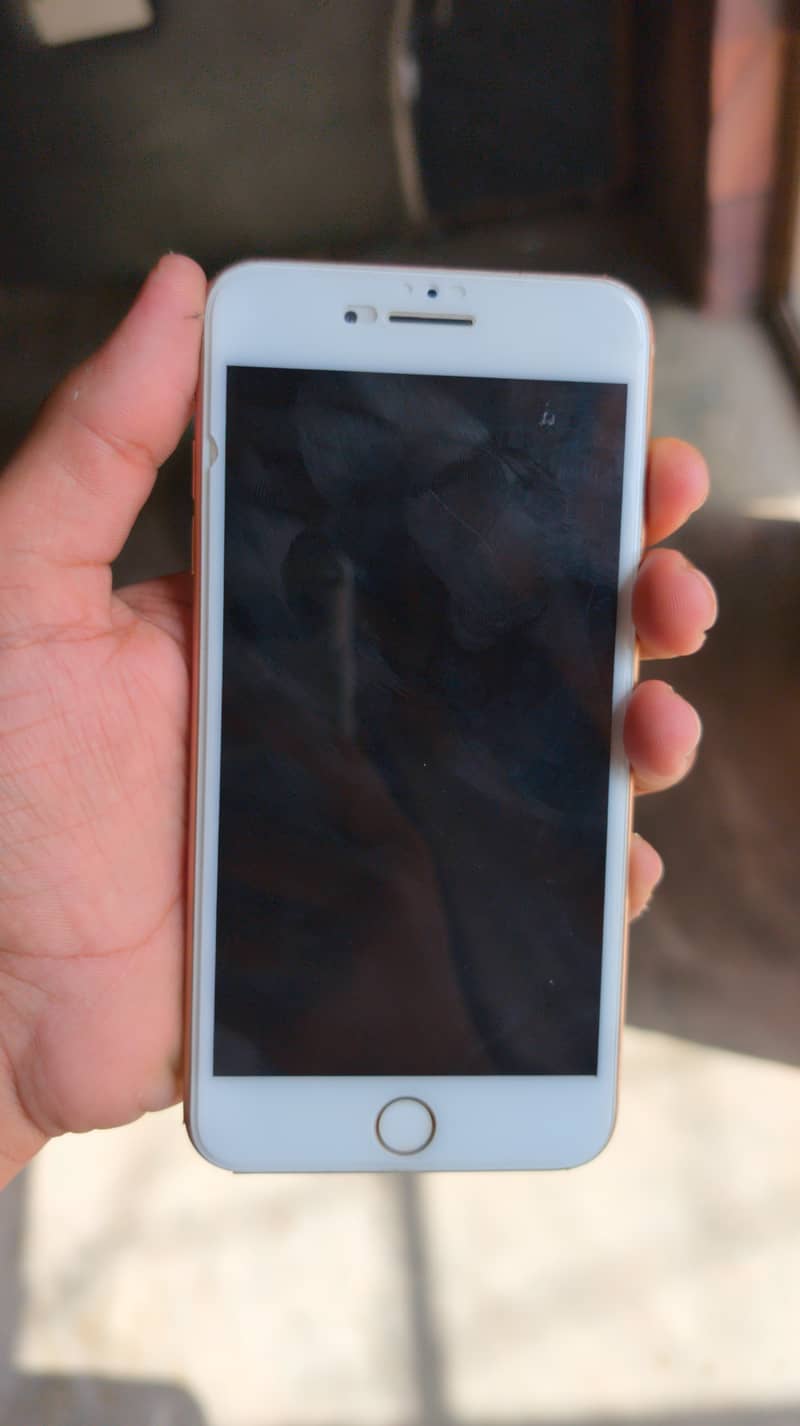 Apple iPhone 8 Plus 4