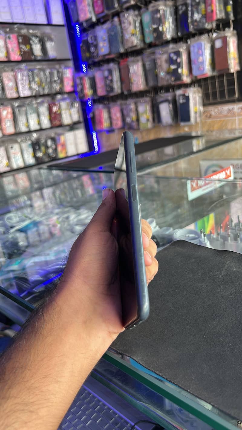 Samsung Mobile A13 1