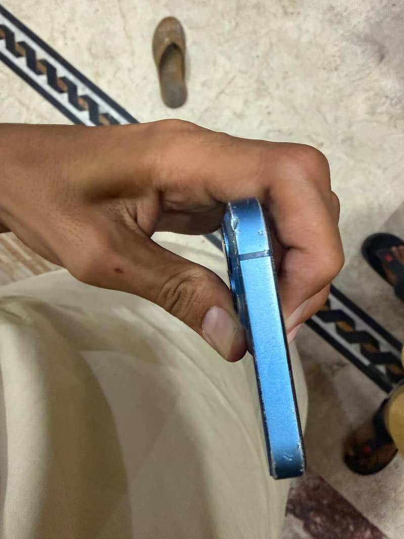 Apple iPhone 13 2
