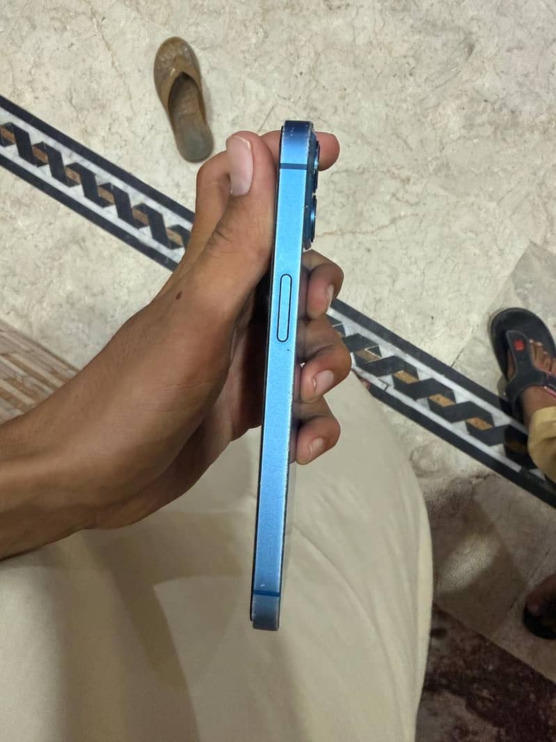 Apple iPhone 13 3