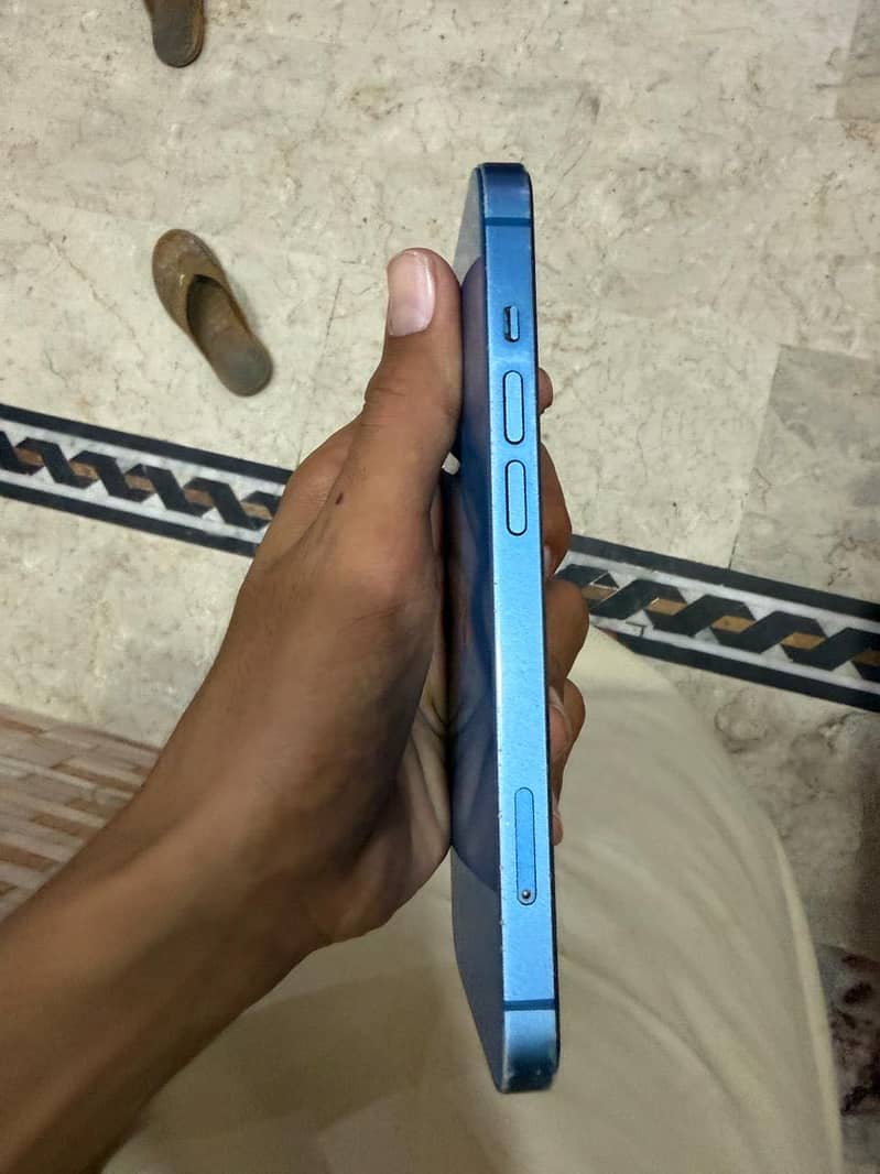 Apple iPhone 13 4