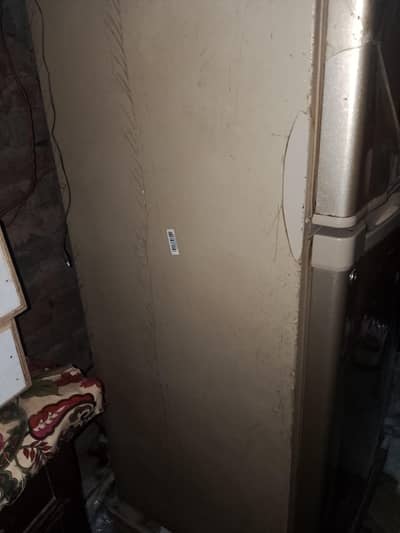 ڈاؤلنس مڈیم سائز فریج فروخت کے لیے