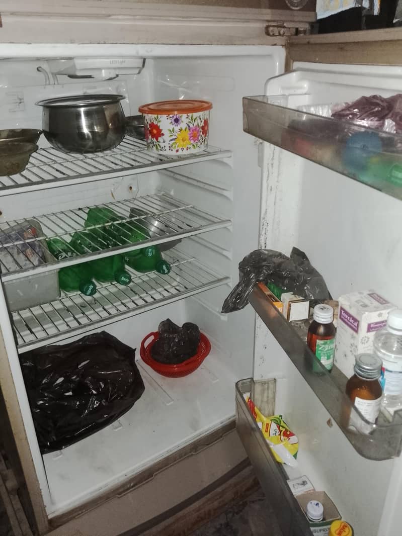 ڈاؤلنس مڈیم سائز فریج فروخت کے لیے 5