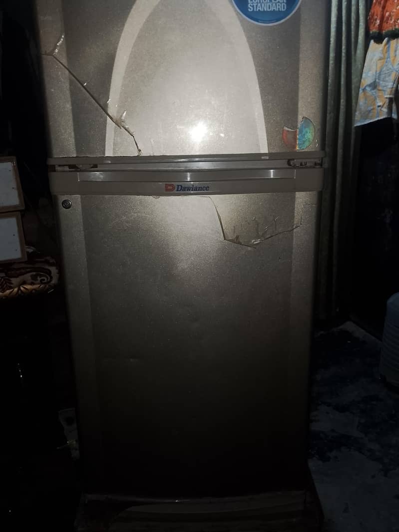 ڈاؤلنس مڈیم سائز فریج فروخت کے لیے 8